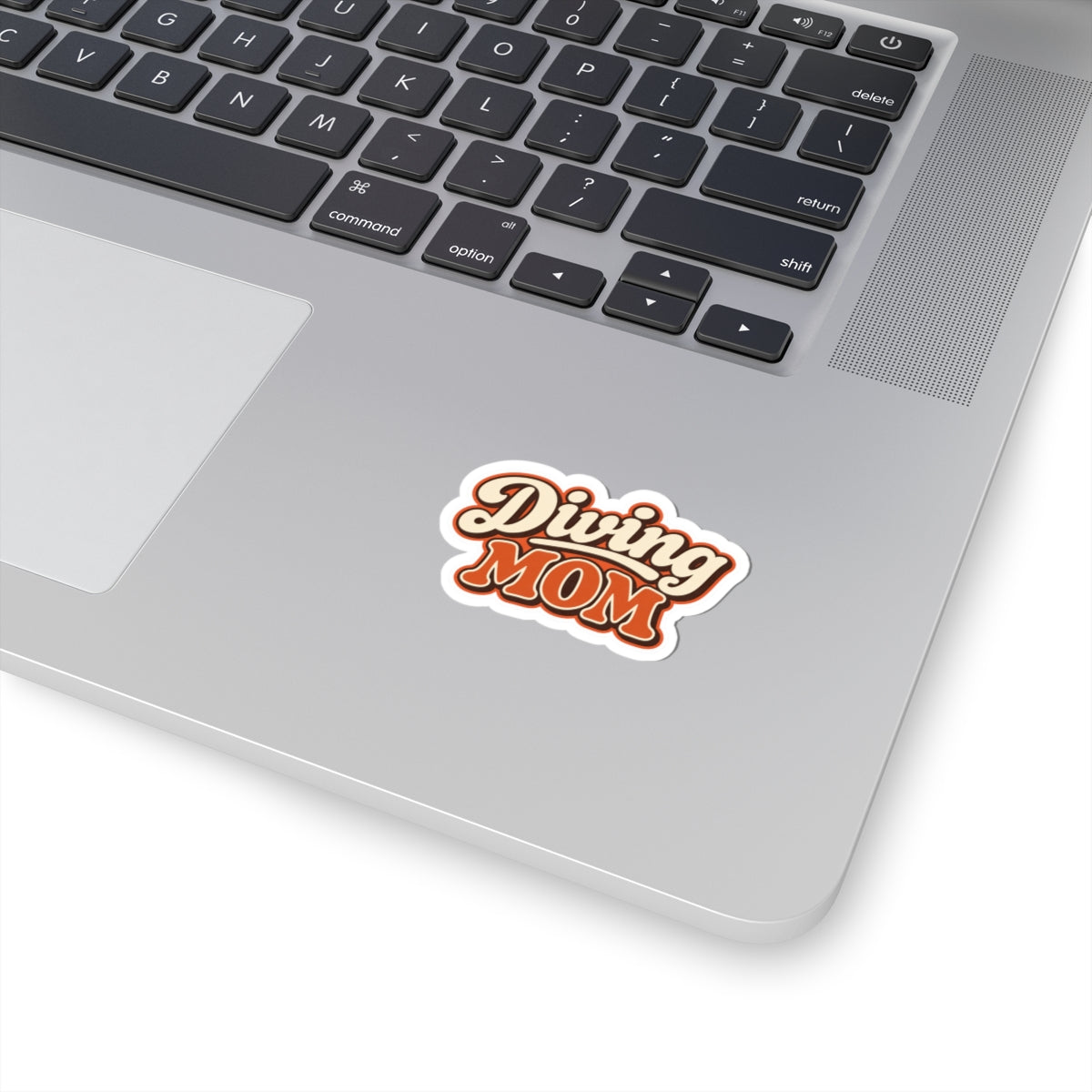 Diving Mom Retro Sticker — Vintage Script Kiss-Cut Decal for Scuba & Dive Moms
